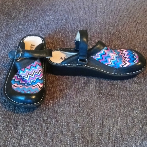 Alegria Shoes - 🎁Alegria🎁 - Zigzag Slide Shoe